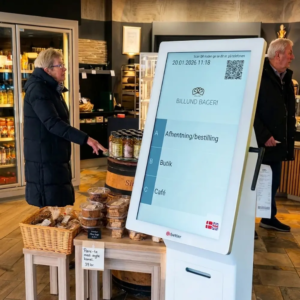Digitalt kønummersystem i bagerbutik, hvor kunder kan vælge mellem at handle i butikken, besøge cafeen eller afhente en bestilling